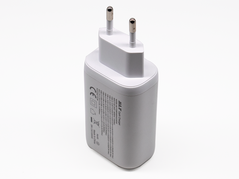 D28 GaN65W Charger